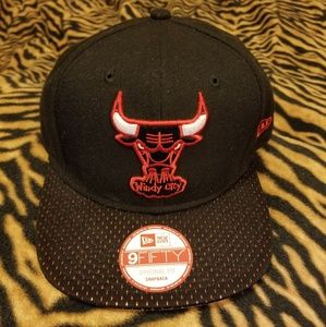 New Era 9Fifty BLK/RED Chicago Bulls Snapback